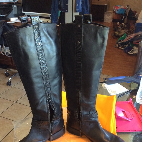 Vince Camuto VC-Fantastic Black Leather Riding Boots Size 9B/39, Pre-owned - Picture 4 of 16